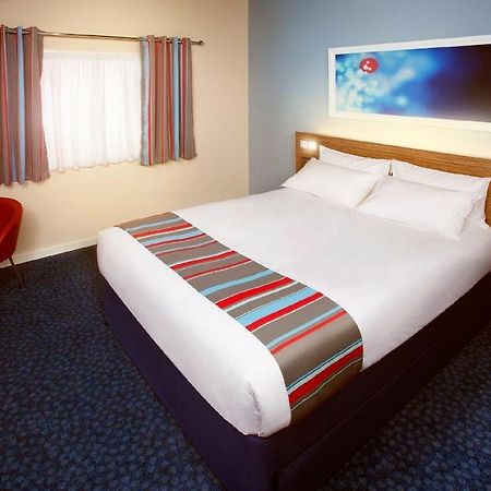 Travelodge Cardiff M4 Екстериор снимка