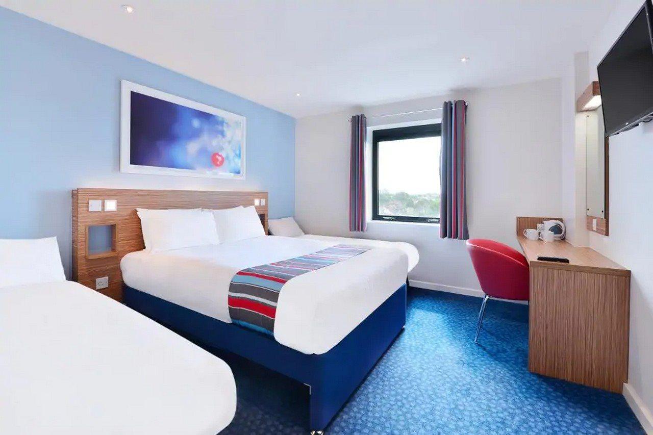 Travelodge Cardiff M4 Екстериор снимка