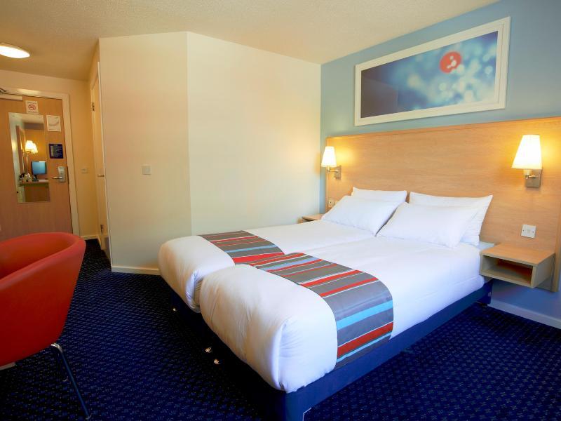 Travelodge Cardiff M4 Екстериор снимка