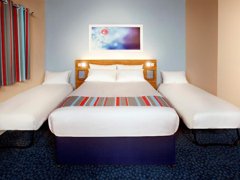Travelodge Cardiff M4 Екстериор снимка