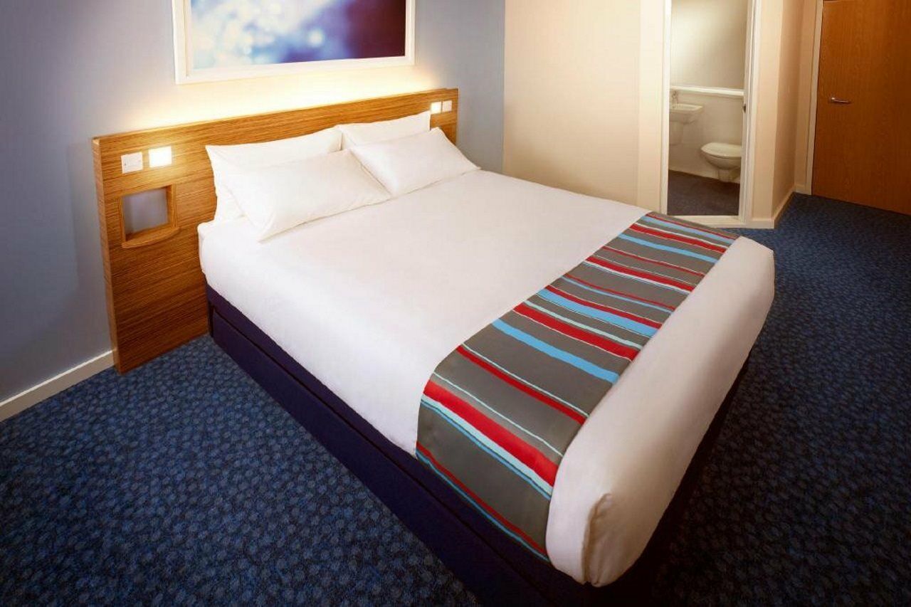 Travelodge Cardiff M4 Екстериор снимка