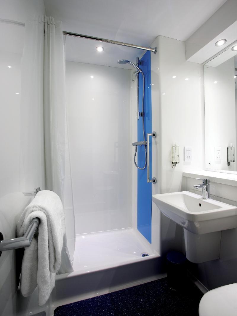 Travelodge Cardiff M4 Екстериор снимка